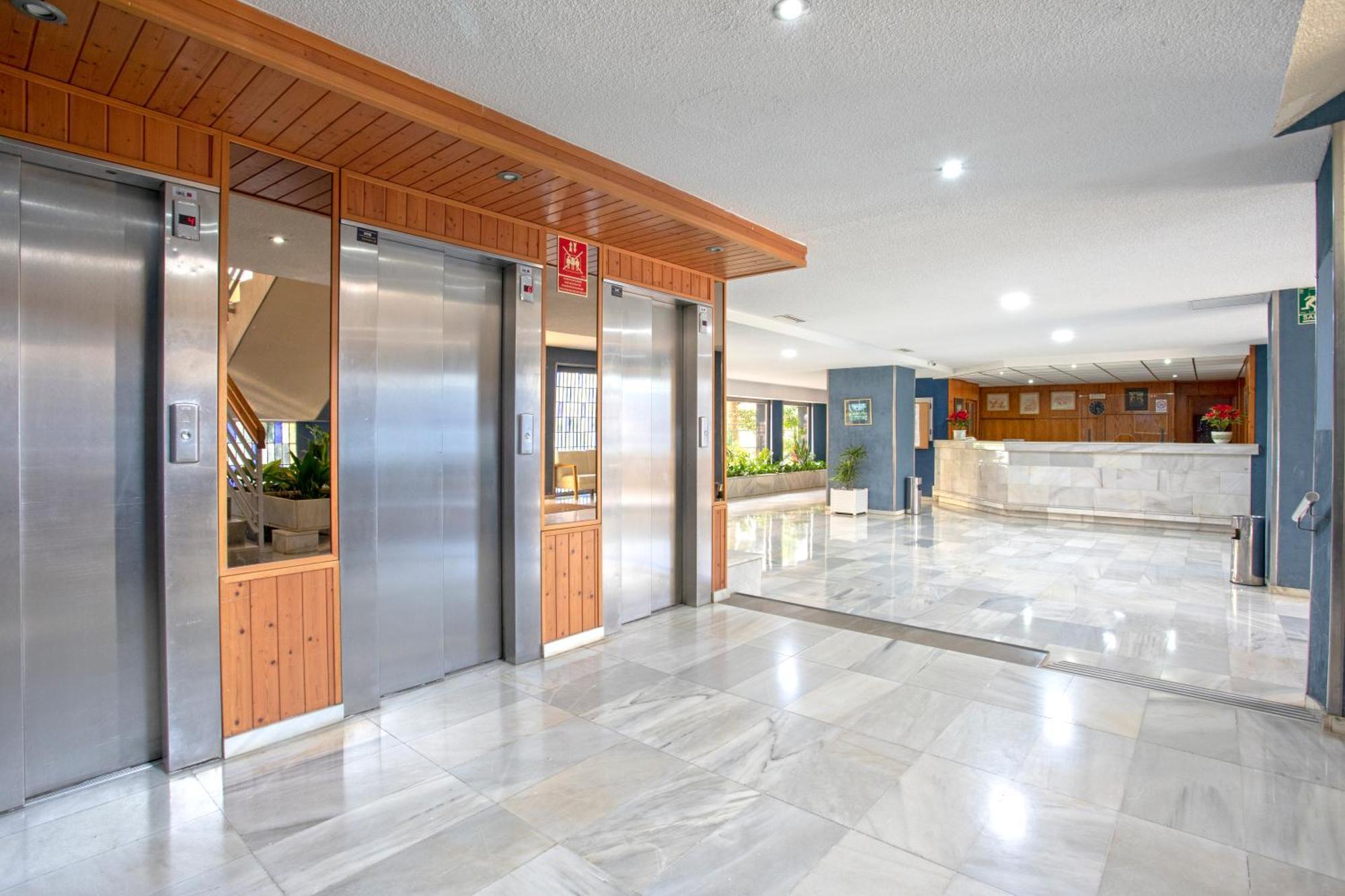 1004 - Beachfront Apartment On El Paseo, 4 Pers - Air Conditionning - Wi-Fi - Smart Tv Almunecar Bagian luar foto