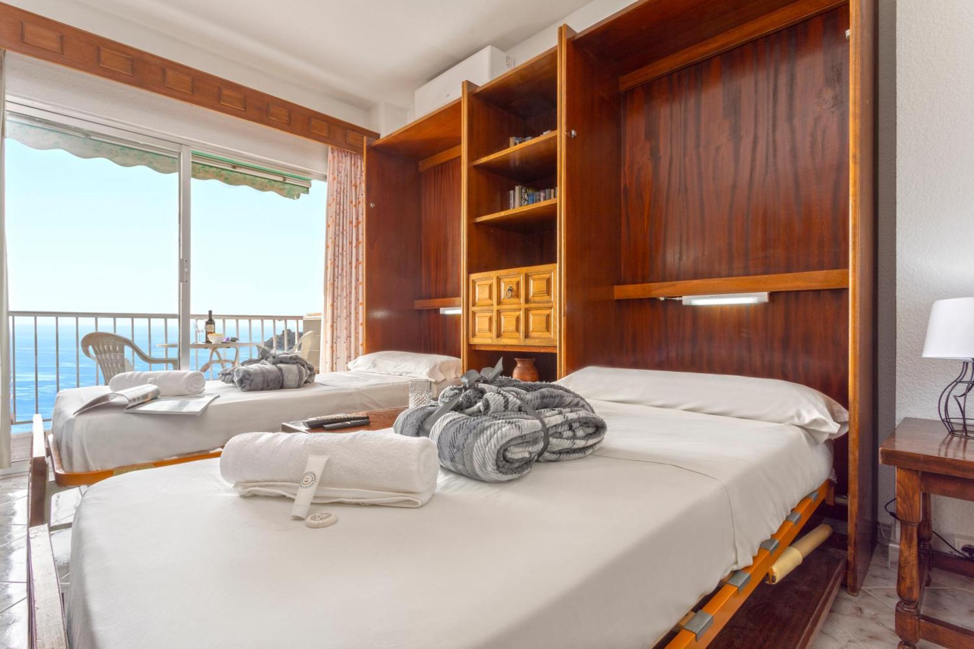 1004 - Beachfront Apartment On El Paseo, 4 Pers - Air Conditionning - Wi-Fi - Smart Tv Almunecar Bagian luar foto