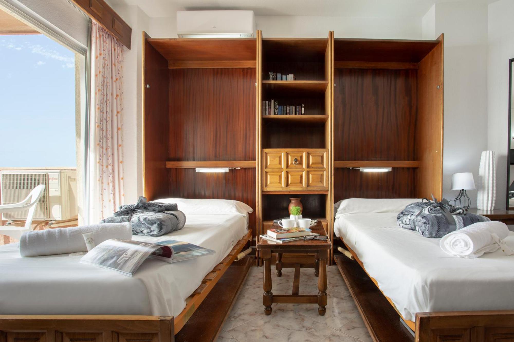 1004 - Beachfront Apartment On El Paseo, 4 Pers - Air Conditionning - Wi-Fi - Smart Tv Almunecar Bagian luar foto