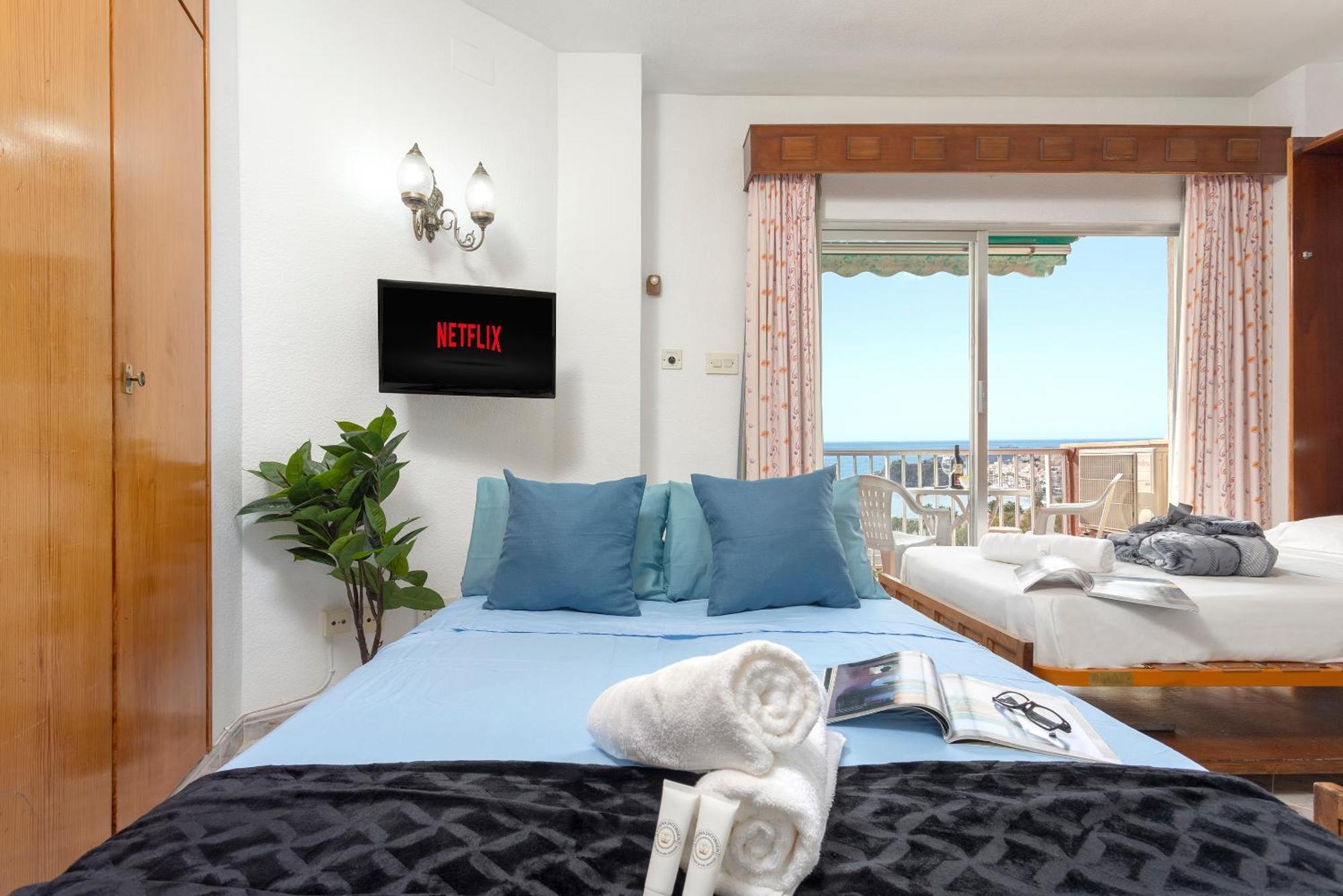 1004 - Beachfront Apartment On El Paseo, 4 Pers - Air Conditionning - Wi-Fi - Smart Tv Almunecar Bagian luar foto